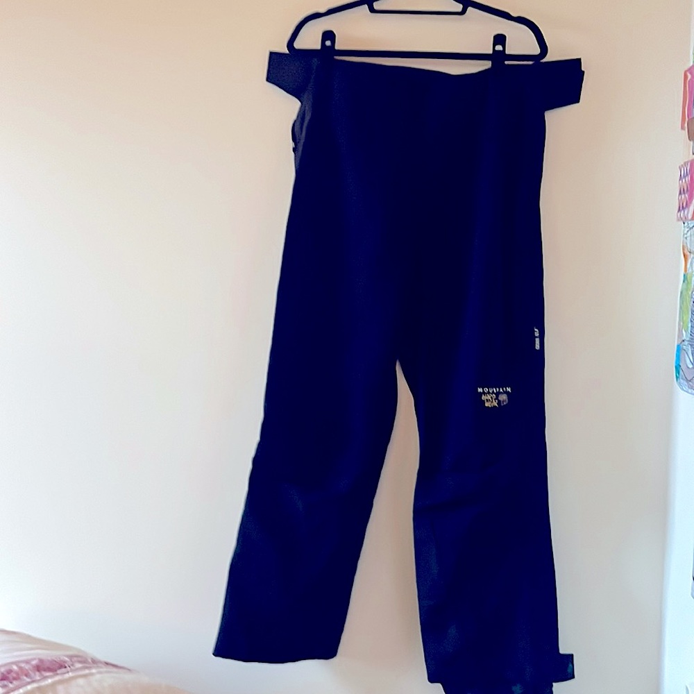 Mountain Hardware Gortex winter/ ski/ snow/ rain pants.